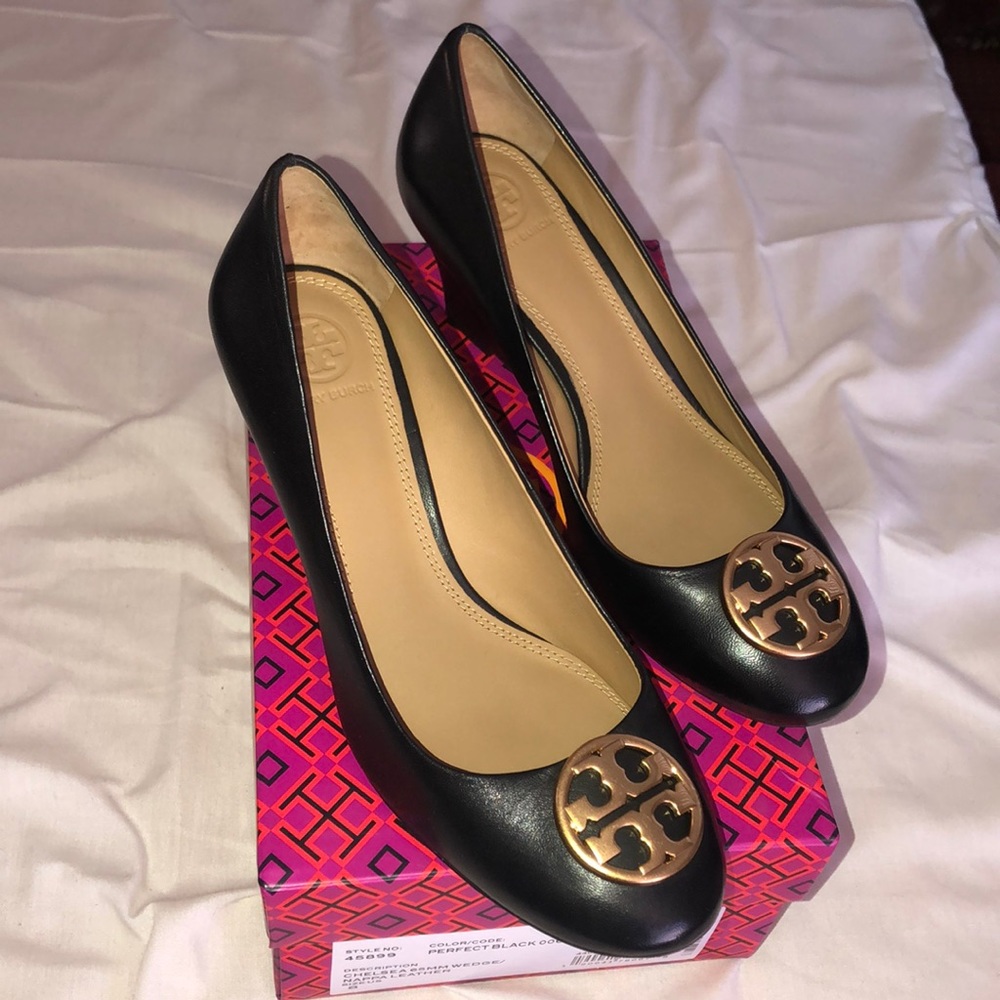 TORY BURCH CHELSEA WEDGE